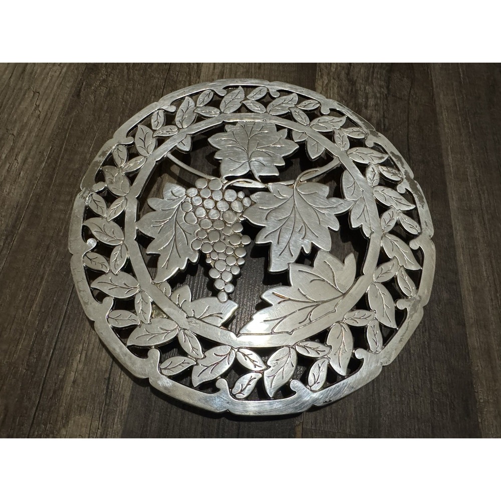 Vintage Italy Taunton Silver Plate Medallion Grapevine Footed Pot Holder Trivet